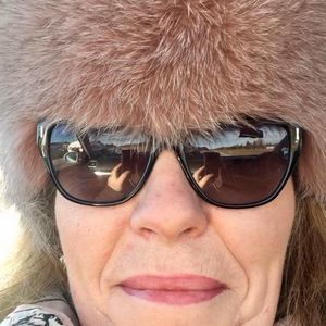 Meet your Posher, Caroline